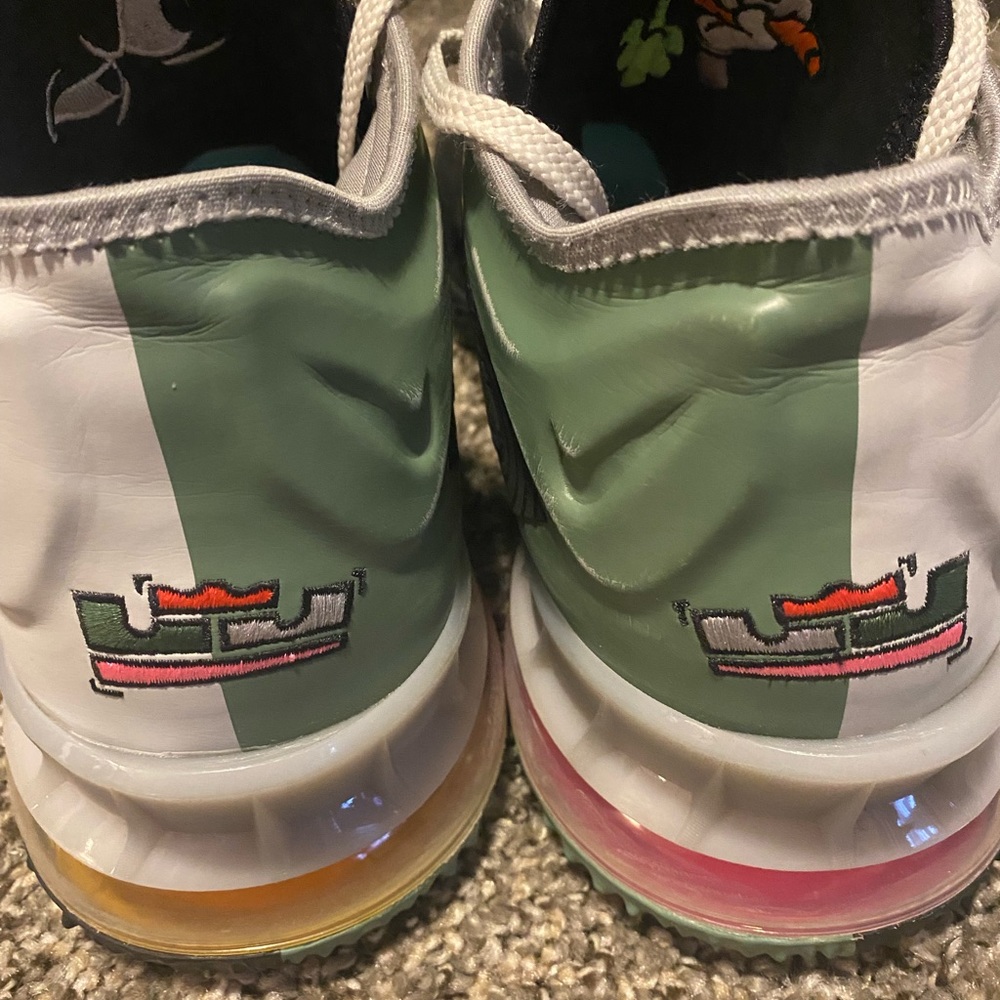 Lebron Bugs Bunny vs Marvin - Picture 4 of 5